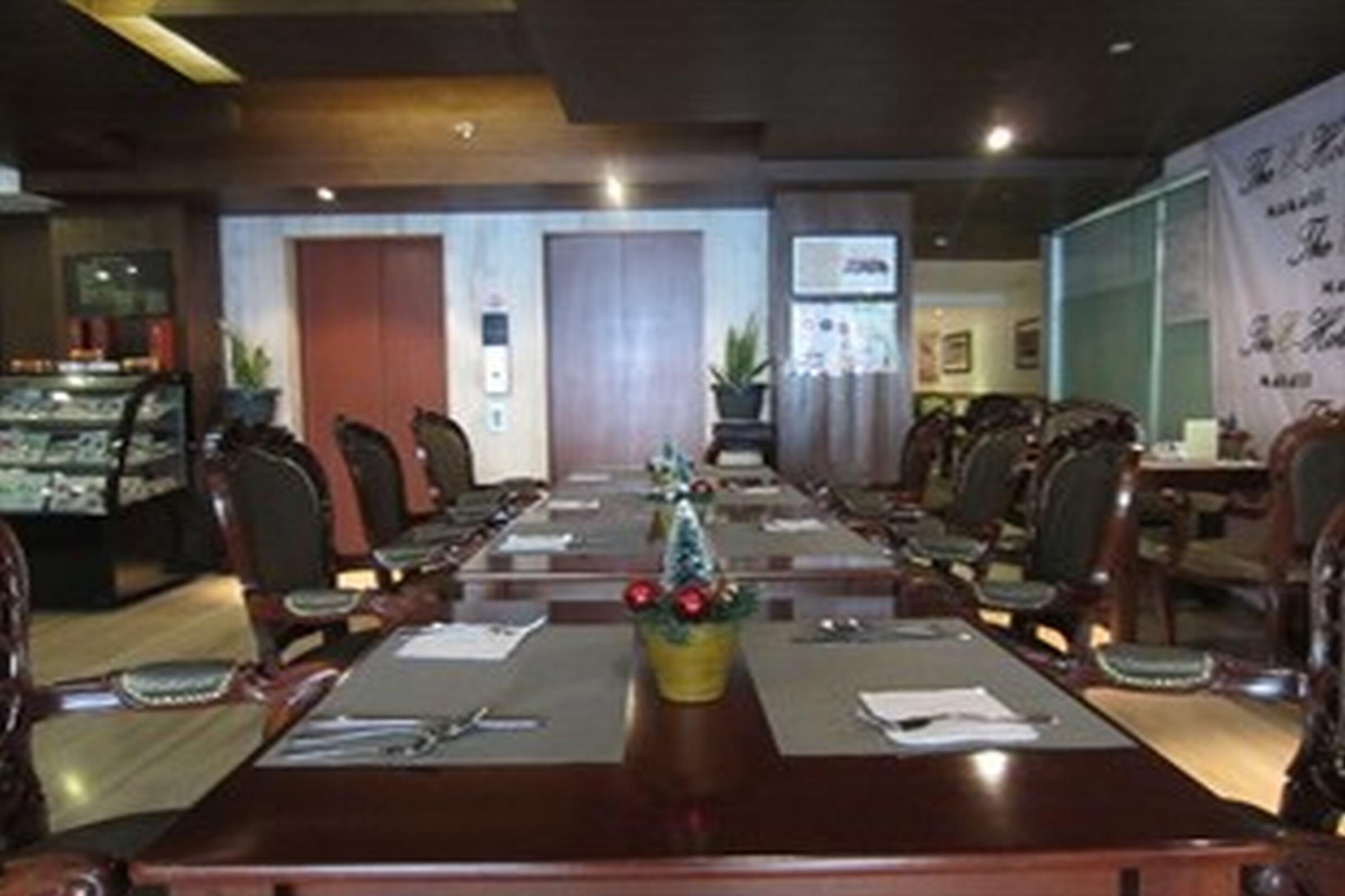 The E-Hotel Makati Makati City Zewnętrze zdjęcie
