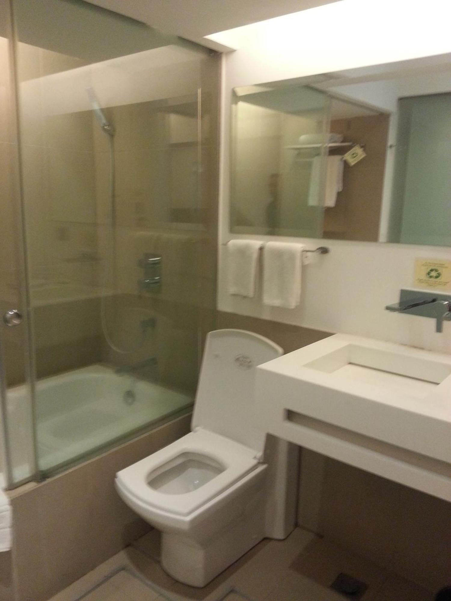 The E-Hotel Makati Makati City Zewnętrze zdjęcie